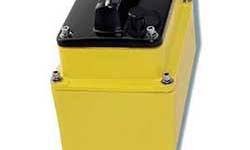 plastic-in-hull-mount-transducer-with-depth-8-pin-airmar-m260