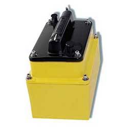 plastic-in-hull-mount-transducer-with-depth-8-pin-airmar-m260